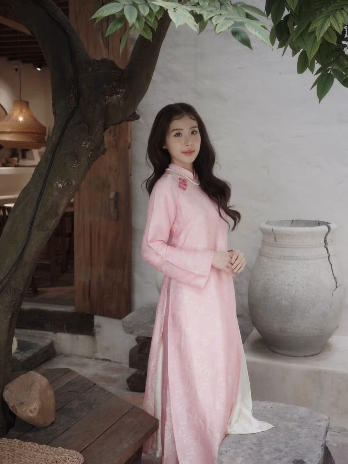 Dù không phải nghệ sĩ hoạt động thường xuyên trong showbiz, Lê Khanh vẫn nhận được sự quan tâm nhất định từ công chúng. Mỗi lần đăng tải hình ảnh mới, cô thường thu hút nhiều lượt tương tác và bình luận. Ảnh: Le Khanh