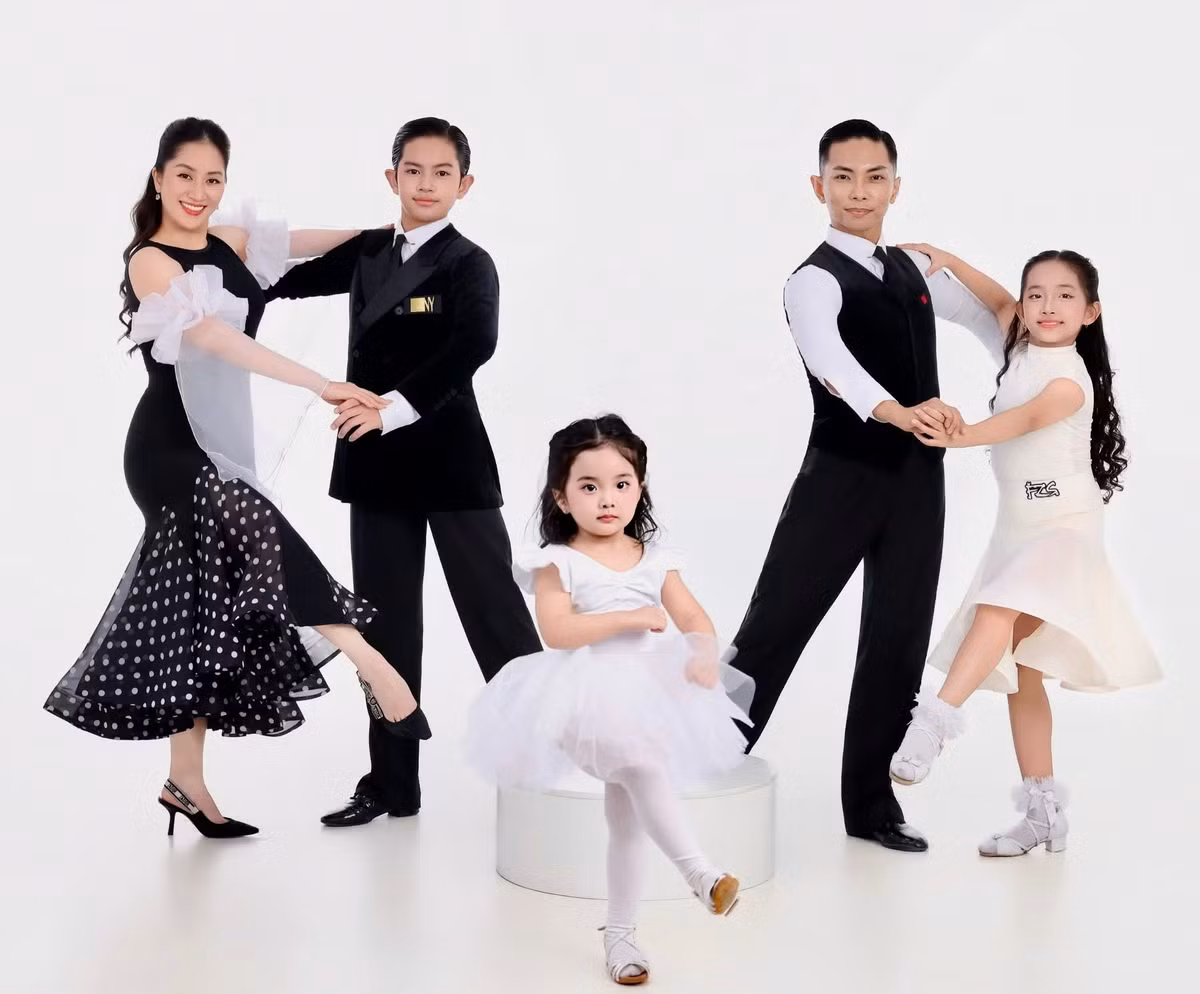 Theo chia sẻ của Phan Hiển, Lisa có khả năng cảm nhận âm nhạc khá tốt và đặc biệt yêu thích những bộ môn có tiết tấu sôi động. Cô bé cũng được nhận xét là dạn dĩ, cởi mở và không ngại tiếp xúc với người lạ. Ảnh: FB Khanh Thi Phan Hien