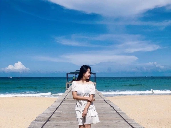 Đắm mình trong làn nước trong xanh tại biển Kỳ Co