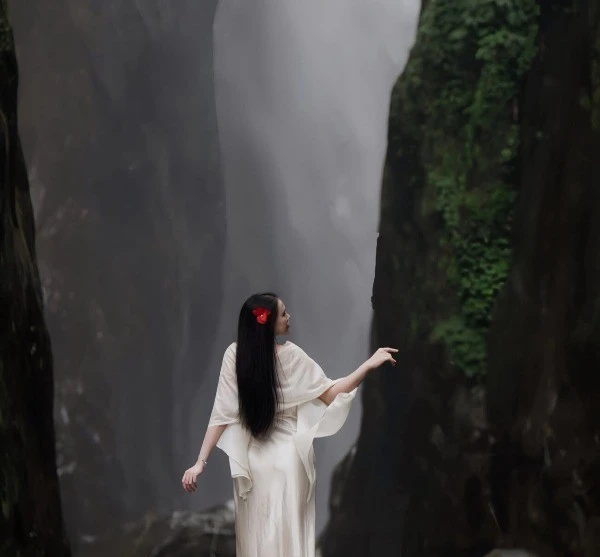 Thác Rồng kiệt tác của tạo hóa giữa thiên nhiên hùng vĩ