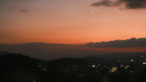 Đắm chìm trong khoảnh khắc hoàng hôn tuyệt đẹp giữa lòng Đà Lạt