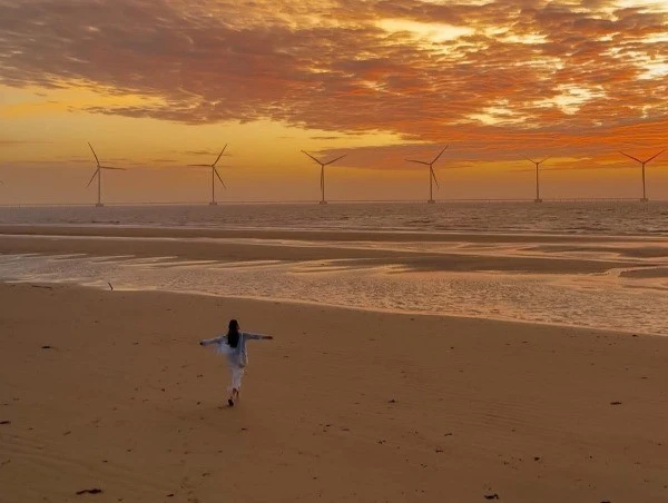 Ngắm hoàng hôn lặng yên trên biển Ba Động