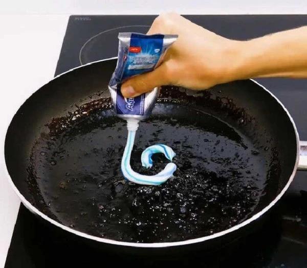 Mẹo làm sạch nồi cháy đen dễ áp dụng tại nhà