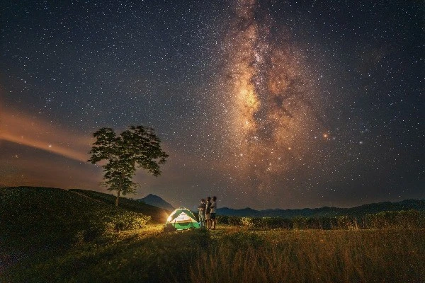 "Săn" dải Ngân Hà và ngắm bình minh tại đồi chè Long Cốc