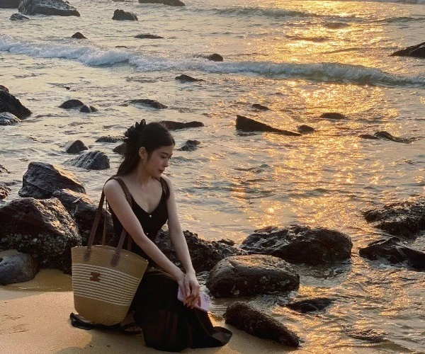 Bãi Đông đẹp như tranh, góc nào lên hình cũng xịn xò