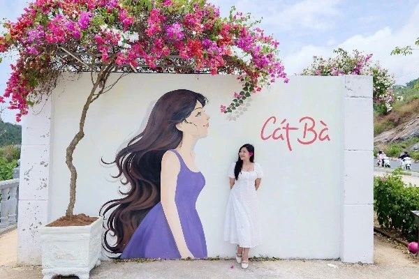 Cát Bà thêm điểm check-in mới "tranh vẽ cô gái bí ẩn”