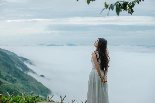 Tà Xùa hút khách mùa hè với biển mây bồng bềnh như tranh