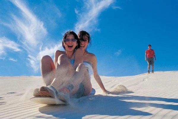 Đồi Phú Quang “gây sốt” với cát trắng mịn, góc sống ảo cực chất ở Quảng Trị