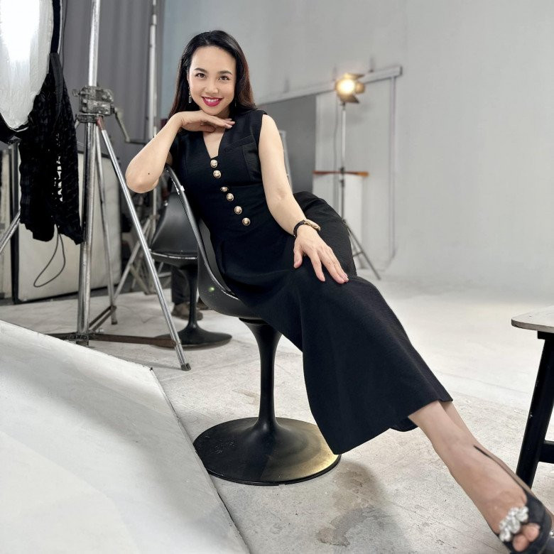 Hoa khôi Tây Đô lấy đạo diễn "triệu đô", làm mẹ 2 con mặc kín đáo, hiếm khi tung ảnh bikini mát mẻ ảnh 9