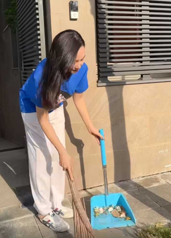 Hoa khôi Tây Đô lấy đạo diễn "triệu đô", làm mẹ 2 con mặc kín đáo, hiếm khi tung ảnh bikini mát mẻ ảnh 5