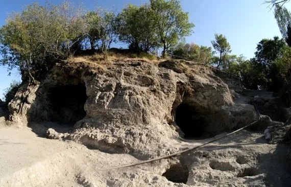 Sửng sốt 'hang động linh thiêng' trong ngôi đền 2.700 năm tuổi