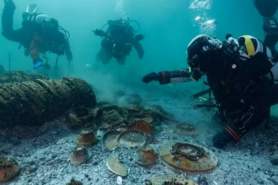 Trục vớt nhiều cổ vật La Mã quý hiếm dưới đáy hồ ở Thụy Sĩ