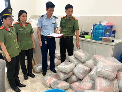 Triệt phá cơ sở sản xuất thức ăn cho mèo giả Catsrang