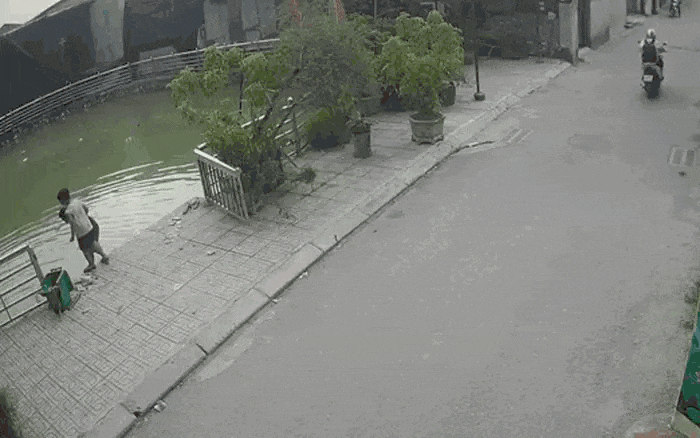 Hai anh em đuối nước ở Hà Nội: 7 phút kinh hoàng và nỗi day dứt