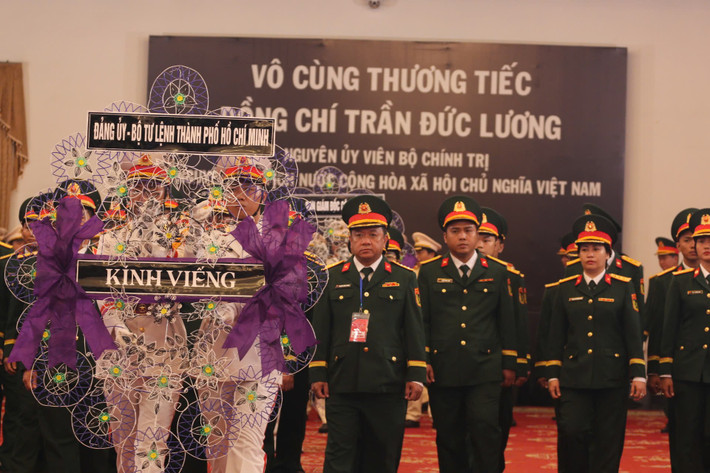 Bộ Tư lệnh TP HCM kính viếng.