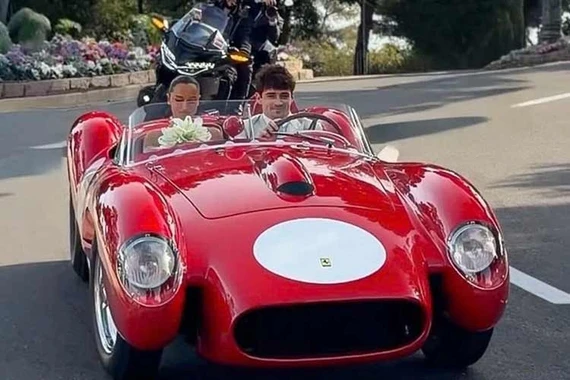 Charles Leclerc lái Ferrari 250 Testa Rossa hơn 311 tỷ đưa nàng về dinh