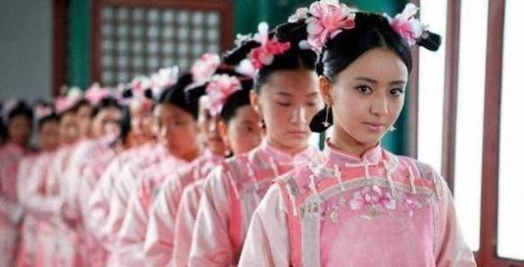 Không sinh được con trai thì bị chồng đánh đập, mắng nhiếc, chồng lấy thêm vợ lẽ, vừa để sinh con trai, vừa để thừa kế gia sản. Thời Trung Hoa cổ đại, mọi thứ đối với mỗi người phụ nữ đều không công bằng, quan niệm trọng nam khinh nữ cũng rất nghiêm trọng.
