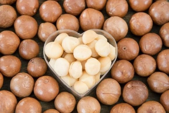 4. Ăn kiêng cũng mê, giảm cân vẫn dùng mắc ca. Hàm lượng đường thấp, béo tốt, giàu vitamin A, sắt, kẽm, canxi… khiến mắc ca trở thành lựa chọn lý tưởng cho chế độ ăn Keto và thực đơn giảm cân lành mạnh.