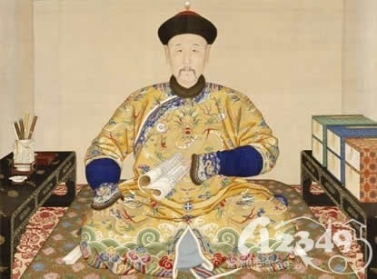 Nếu không có dòng thơ cuối cùng, có lẽ người ta sẽ không biết đây là một bài thơ. Nhưng dòng cuối cùng này thậm chí có thể không phải do chính Càn Long viết. Một số câu chuyện dân gian nói rằng đó là do vị quan Ji Yun, một nhà văn nổi tiếng thời nhà Thanh, đã hoàn thành nốt bài thơ sau khi hoàng đế viết ba dòng đầu tiên. Những người khác lại cho rằng vị quan Li Yon là người viết thêm câu thơ cuối vì thấy bài thơ quá nông cạn.