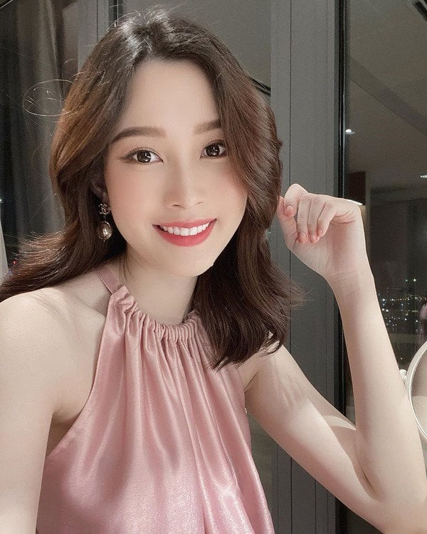 Dù cuộc sống có lúc thăng trầm, họ vẫn giữ nụ cười và cái nhìn hy vọng. Chính sự lạc quan ấy tiếp thêm động lực cho chồng vượt qua thử thách.