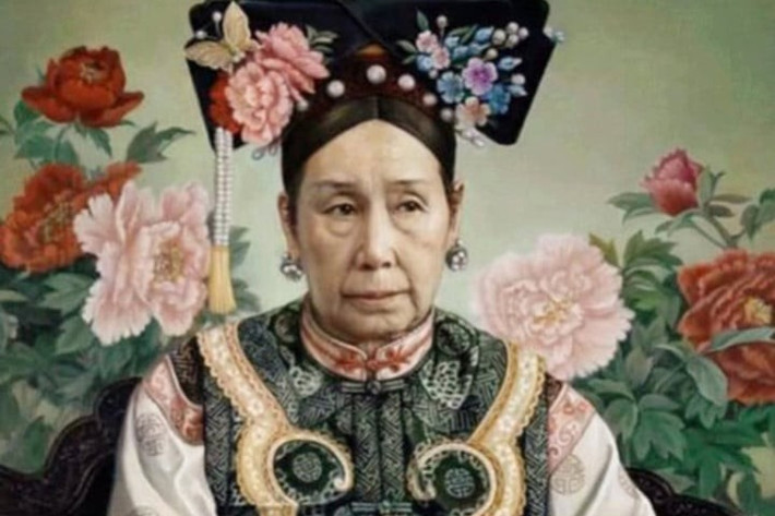 Vậy thì chi bằng dứt khoát chọn một đứa trẻ làm Hoàng đế, để Long Dụ Thái hậu hỗ trợ đằng sau nó. Sau này, dù có thế nào đi nữa, quyền lực quốc gia vẫn sẽ thuộc về tay người mà Từ Hi tin tưởng, như thế mới khiến Từ Hi có thể yên tâm ra đi.