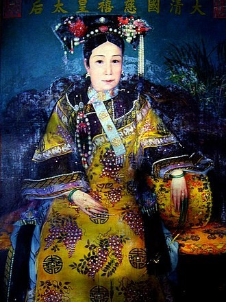 Từ Hi không biết ngoại ngữ, liền lập tức cho gọi Lý Hồng Chương đến phiên dịch. Lý Hồng Chương xem xong lại ấp úng không dám dịch thành lời, thậm chí cả mặt cũng đỏ lên.