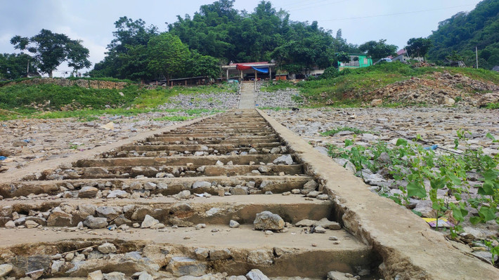Nơi từng là đầu mối nhộn nhịp tàu thuyền đưa khách tham quan đảo Dừa, chùa Thác Bờ... nay đìu hiu vắng bóng khách. Ảnh: Đặng Tình