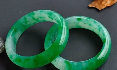 Sử dụng trang sức ngọc bích kiểu này, coi chừng rước họa