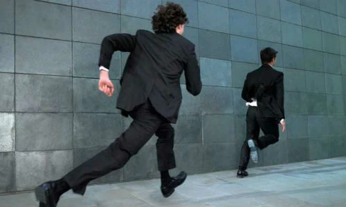 Mơ bị đuổi bắt báo hiệu điềm gì trong tương lai? 