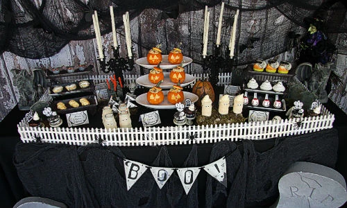 10 gợi ý trang trí bàn tiệc Halloween rùng rợn nhất