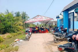 Thương tâm cháu bé 2 tuổi ngã xuống mương nước tử vong