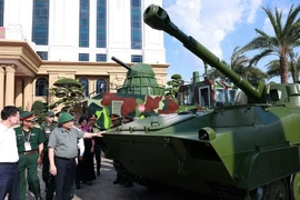 Thủ tướng làm việc với lãnh đạo Quân ủy TW về công nghiệp quốc phòng