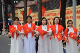 Người dân đổ về Quảng trường Ba Đình từ sớm, đón chờ tổng hợp luyện A80