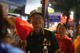 Ngàn người hân hoan chờ đón Tổng duyệt diễu binh, diễu hành 