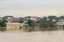 Các xã miền Tây Nghệ An ngập sâu, bị chia cắt sau bão số 10