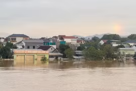 Các xã miền Tây Nghệ An ngập sâu, bị chia cắt sau bão số 10