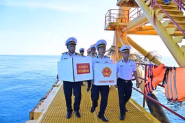 Lá phiếu bầu cử sớm của cử tri nơi đầu sóng ngọn gió