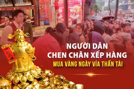 Người dân chen chân xếp hàng mua vàng ngày vía Thần Tài 
