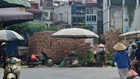 "Biến" lòng đường Hà Nội thành bãi tập kết VLXD