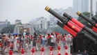 Người dân đổ về sân vận động Mỹ Đình chiêm ngưỡng dàn pháo lễ