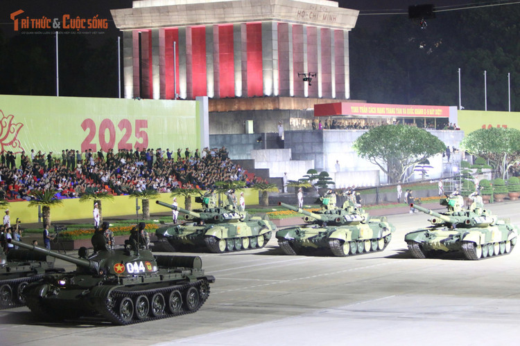 รถถัง T-90S ที่ทันสมัยที่สุดของกองทัพประชาชนเวียดนามเข้าร่วมการฝึกร่วมที่จัตุรัสบาดิ่ญ kto-tl_z6931949781409-a471f7b54b531a159ee154d0684b12c5.jpg