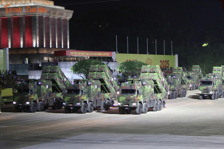 ในภาพนี้คือระบบขีปนาวุธ Truong Son ซึ่งได้รับการวิจัย ออกแบบ ผลิต และผลิตโดย Viettel ซึ่งเป็นของกองกำลังปืนใหญ่ขีปนาวุธชายฝั่ง กองทัพเรือประชาชนเวียดนาม kto-tl_z6931949836921-c765ceb2e40d6ba95200bc012cde97da.jpg
