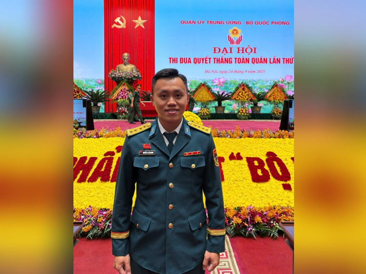 Đại úy Nguyễn Hoàng Hải Quang tại Đại hội Thi đua Quyết thắng toàn quân lần thứ XI. Ảnh: NVCC. anh-1.png