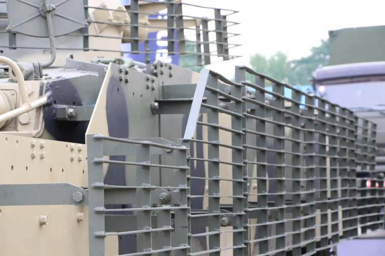 BMP-3ME는 대전차 무기로부터 차량을 보호하기 위해 강화 강철 장갑과 강철 케이지로 더욱 강화되었습니다. 사진: Tra Khanh bmp-4.jpg