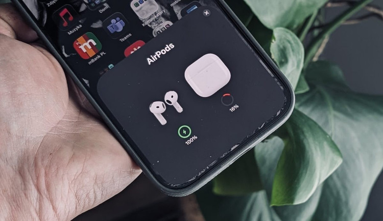 Hasta ahora, estos son los tres productos que Apple ha revelado accidentalmente a través de su código fuente. A medida que la compañía siga lanzando nuevas versiones beta, los usuarios podrán conocer más sobre los próximos productos y funciones. ios-26-airpods-1-1200x695.jpg