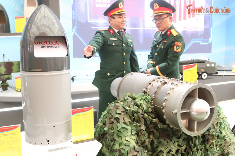 Der Zielsuchkopf der Rakete wurde von Viettel auf der Ausstellung „80 Jahre nationale Errungenschaften“ vorgestellt. kto-tr_img-9811-1.jpg