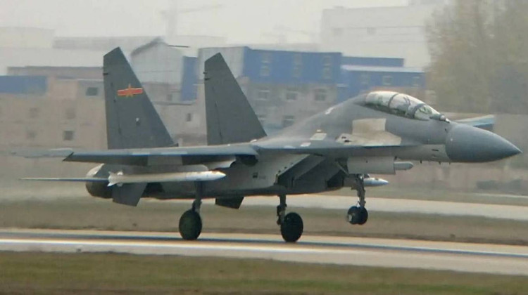 The PL-16 missile is deployed on a limited basis on J-20A and J-35 fighters, and has a range comparable to the US AIM-260 missile and Russia's R-37M missile. Photo: @ Aeroflap. pl-17-j-16-1.jpg