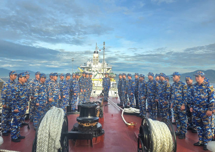 Quán triệt nhiệm vụ Tàu 382. z6819388219187-ed9f950ac4dc9c82440ea0fa1dc22aa8.jpg