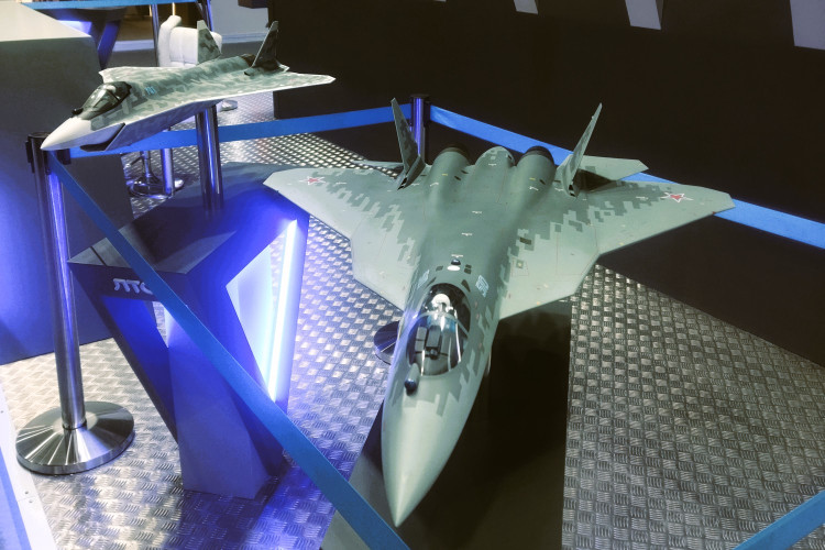 Su-57EとSu-75ステルス戦闘機は、リマ2025展示会でロソボロンエクスポート社によって紹介されました。写真: ロソボロンエクスポート img-20250520-071821-1.jpg
