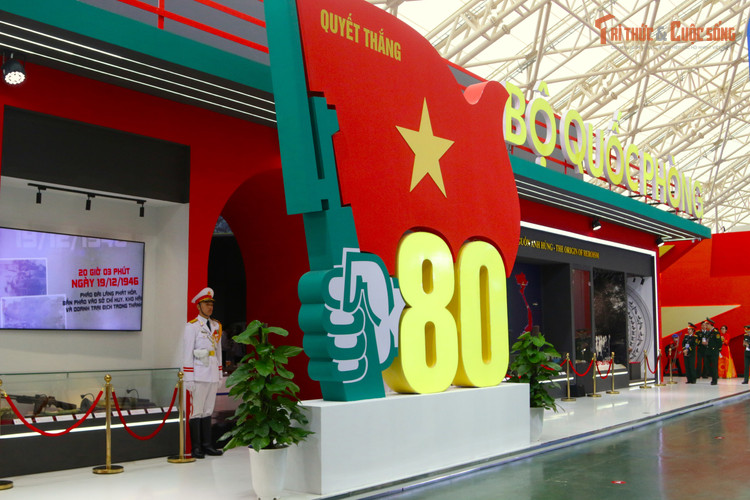 Der Ausstellungsbereich des Verteidigungsministeriums bei der Ausstellung „80 Jahre nationale Errungenschaften“. Foto: Tra Khanh. kto-tr_img-0056.jpg